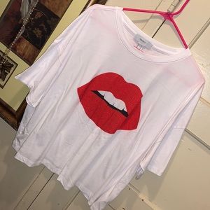 White tee w lips on front (NEVER WORN)